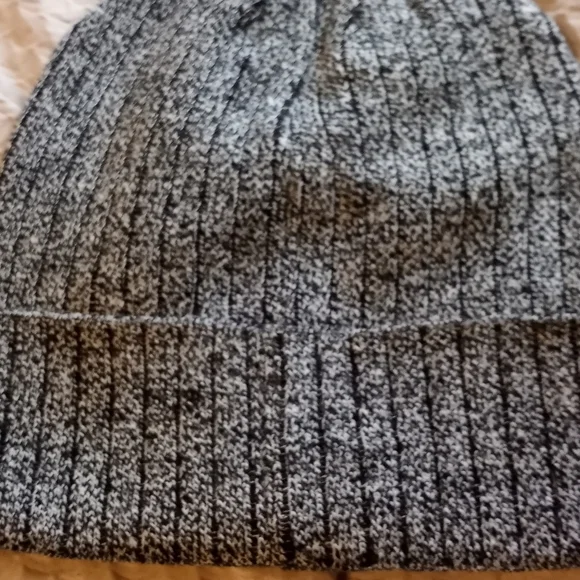 (@) Michael kors men beanie hat - Picture 4 of 4
